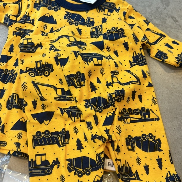 NWT Baby Gap PJ Set 6-12 Months - Picture 4 of 4